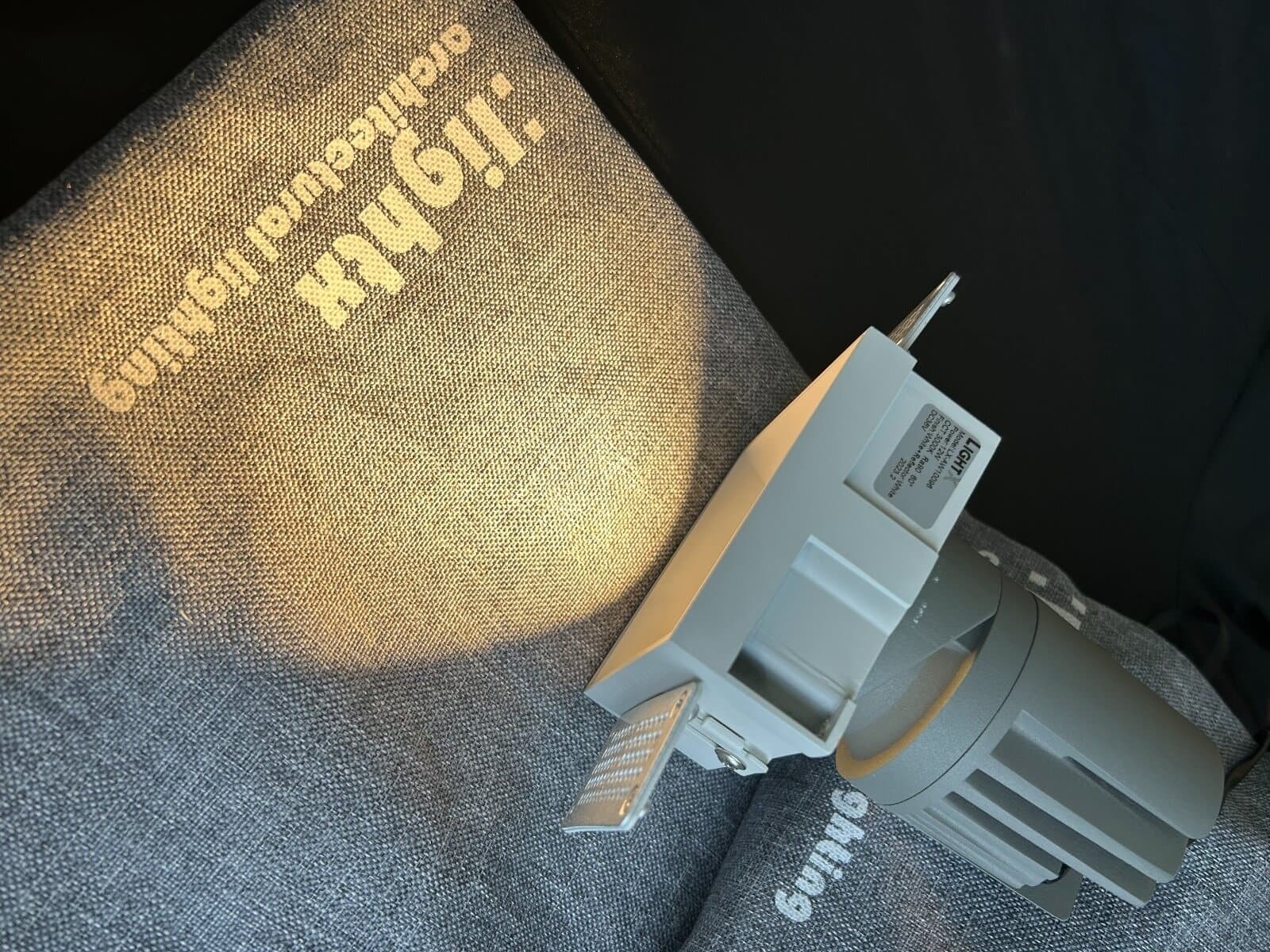 LightX 企业宣传